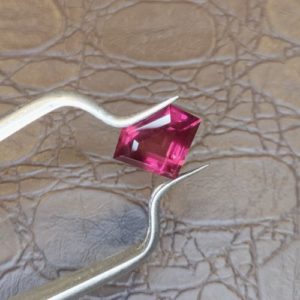 Garnet Len Nhan 14.jpg