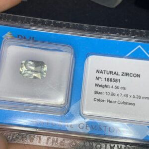 Natural Zircon 186581 (3)