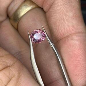 Spinel Hồng Oval 0,9ct (2)